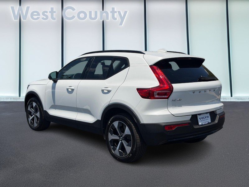 Certified 2026 Volvo XC40 B5 Plus AWD/4WD image 7