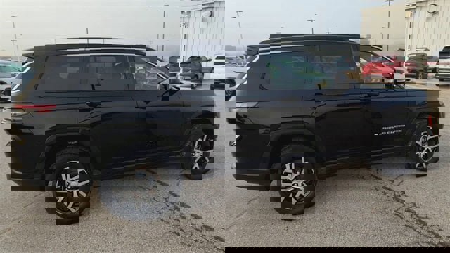 Used 2025 Jeep Grand Cherokee L Limited image 41