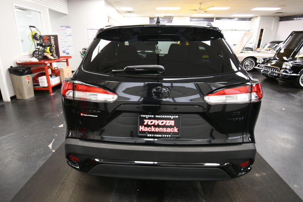 Used 2023 Toyota Corolla Cross AWD Hybrid image 6