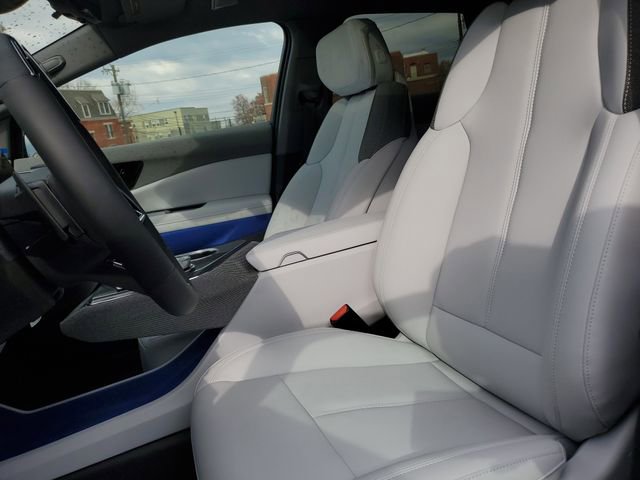 New 2025 Cadillac Optiq Luxury 1 w/ LPO, ONYX Package image 24