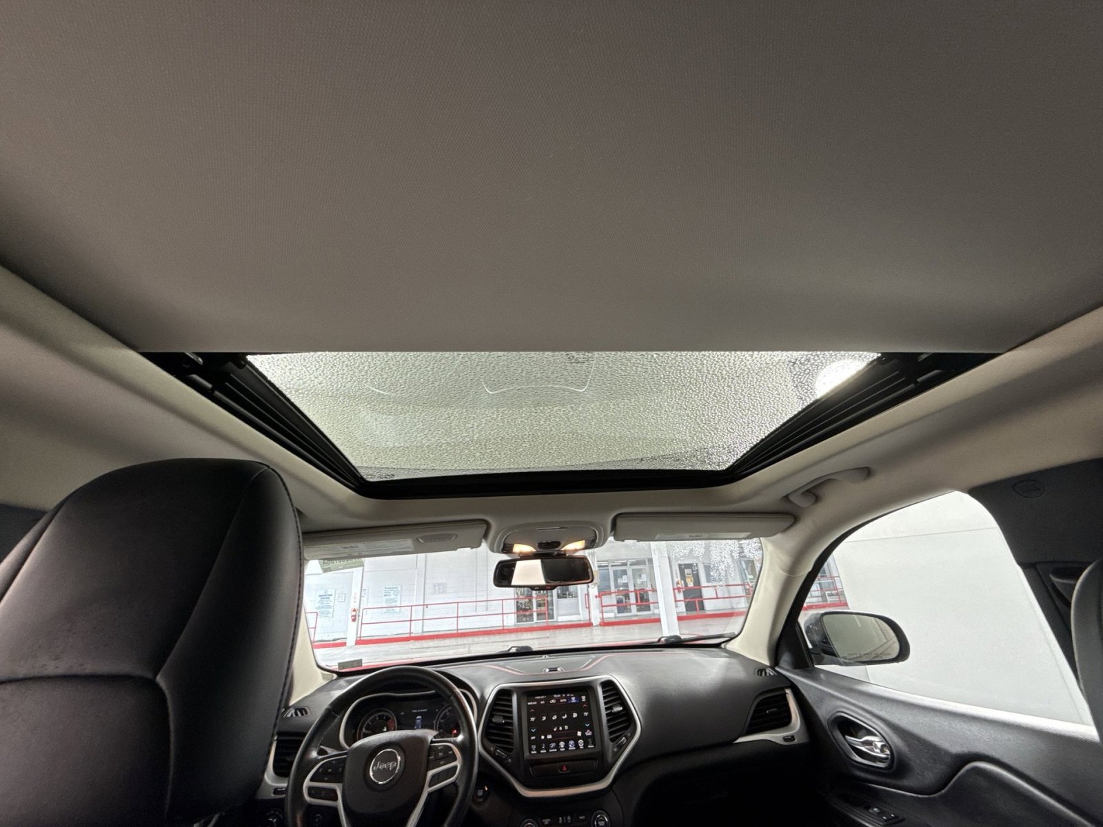 Used 2017 Jeep Cherokee Trailhawk image 24