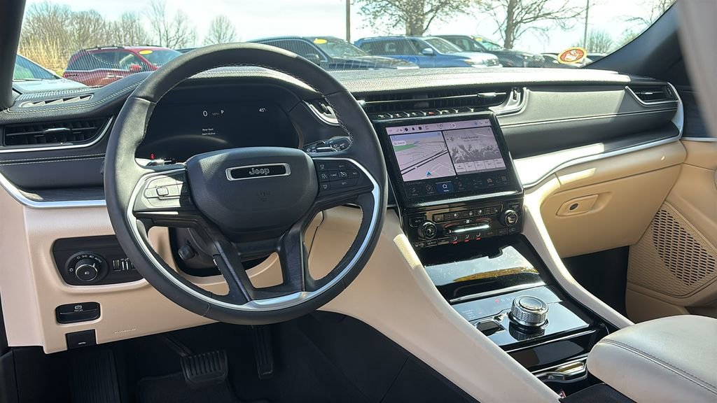 Used 2023 Jeep Grand Cherokee Limited w/ Luxury Tech Group II image 13