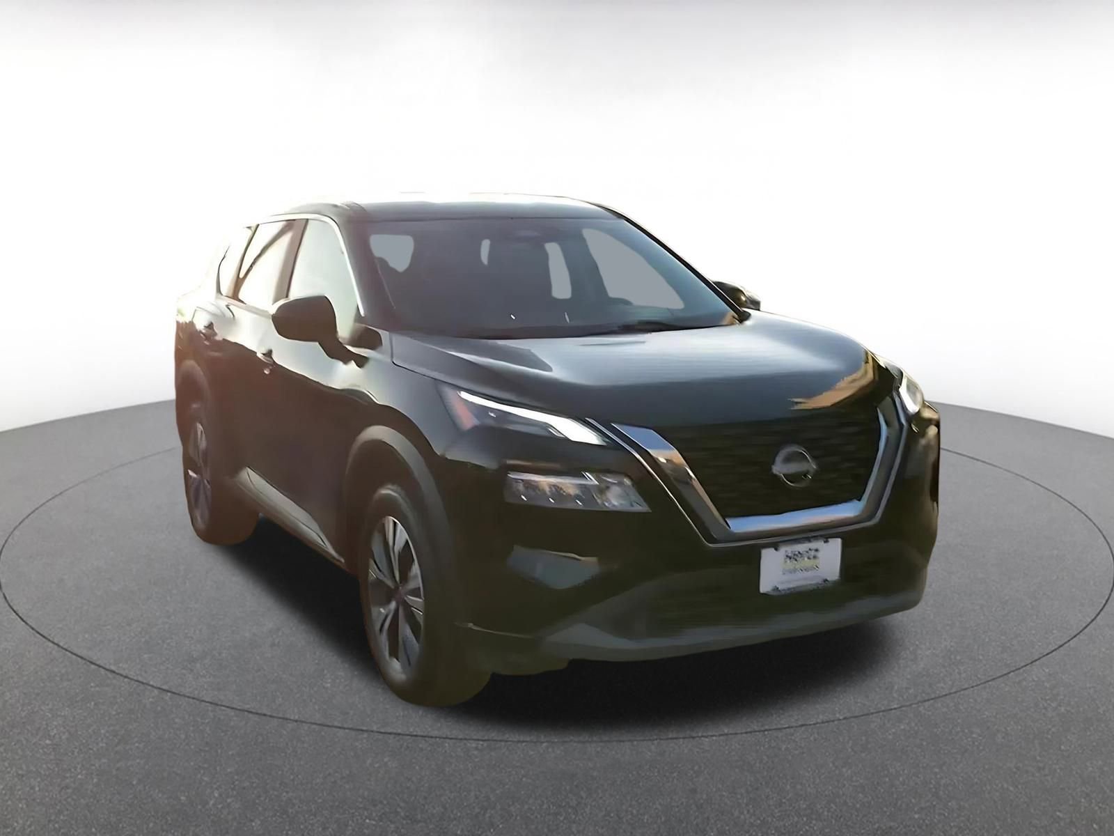 Used 2023 Nissan Rogue SV image 3