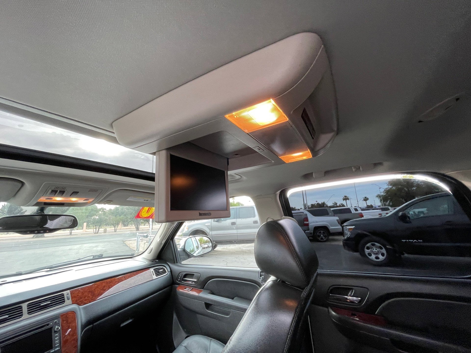 Used 2010 Chevrolet Tahoe LTZ RWD image 26