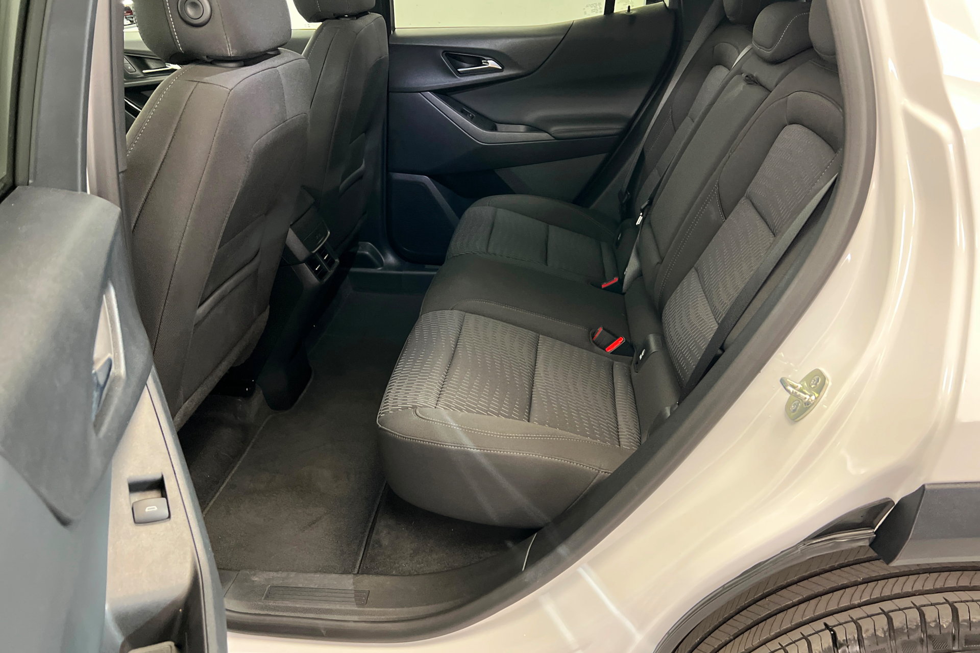 Used 2026 Chevrolet Equinox LT AWD/4WD image 22