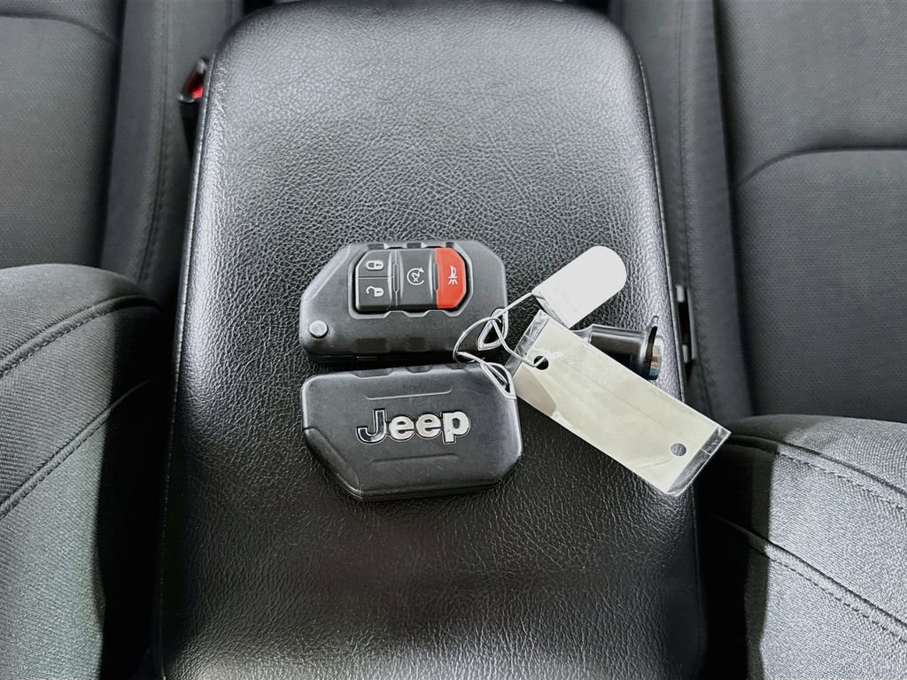 Used 2023 Jeep Wrangler Unlimited AWD/4WD image 31