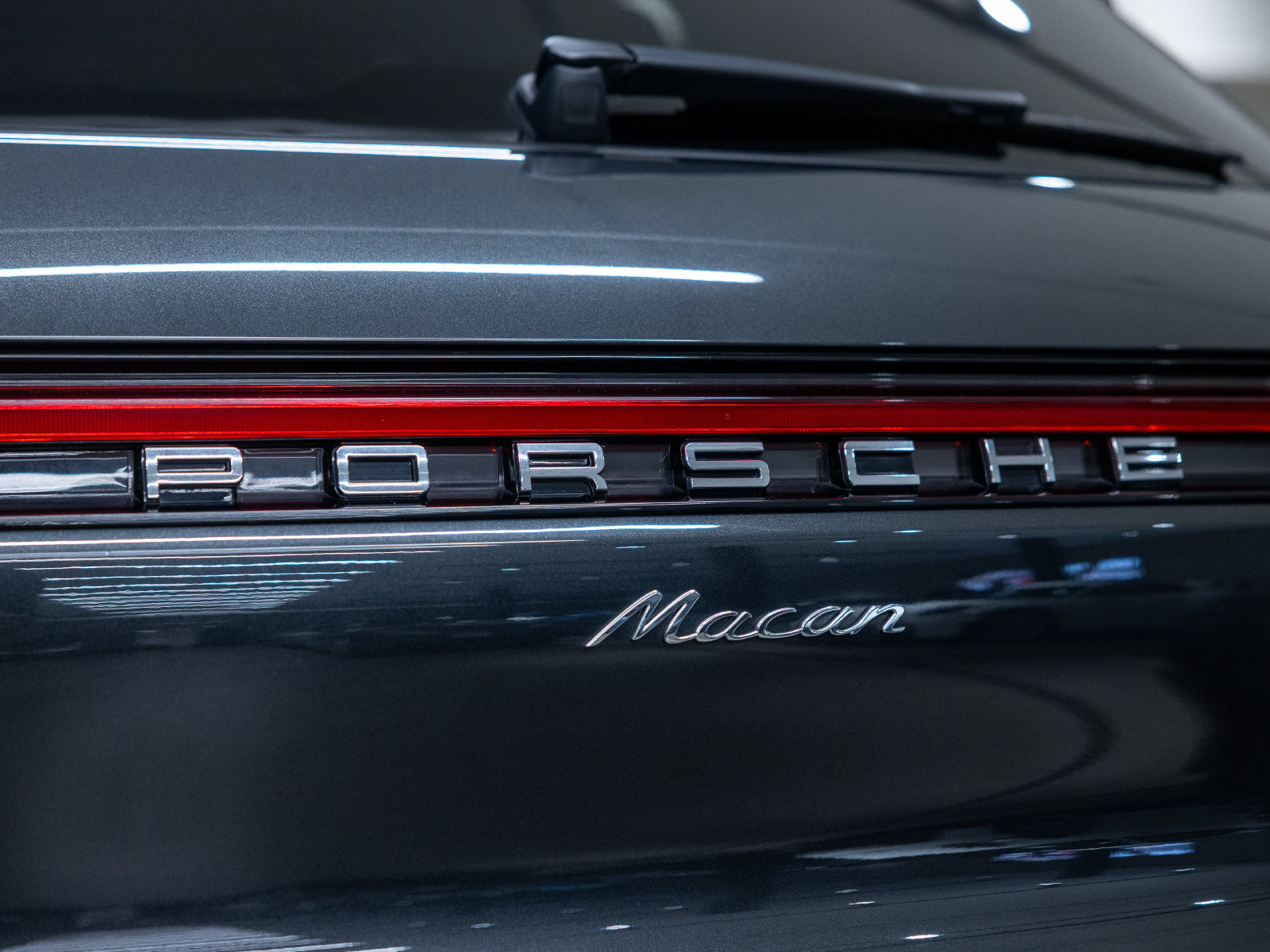 Certified 2023 Porsche Macan AWD/4WD image 22