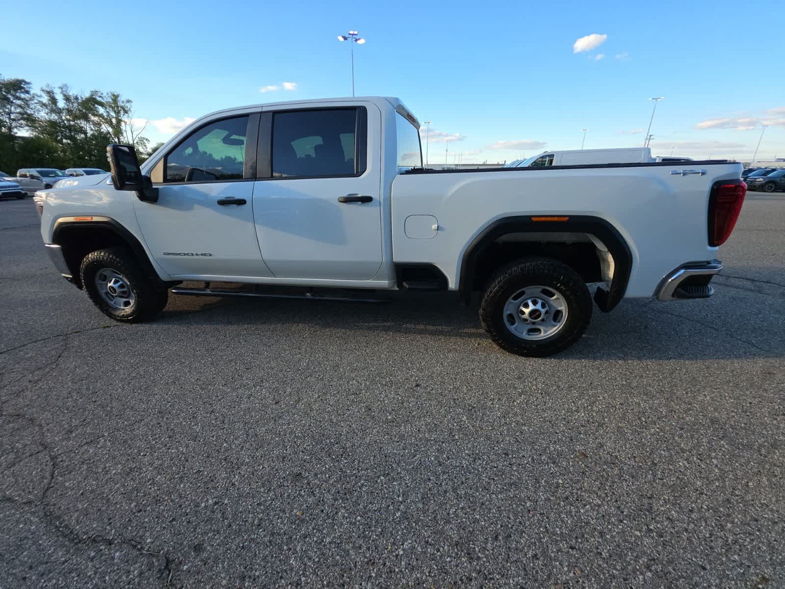 Used 2021 GMC Sierra 2500 4x4 Crew Cab w/ Convenience Package image 12