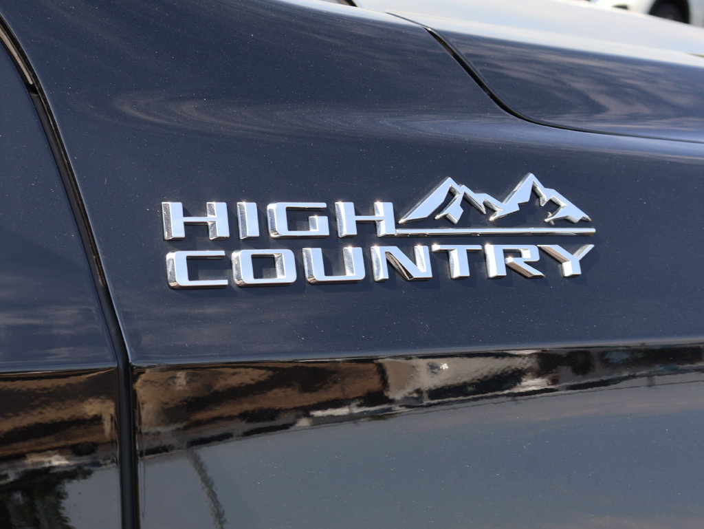 Used 2023 Chevrolet Tahoe High Country AWD/4WD image 15