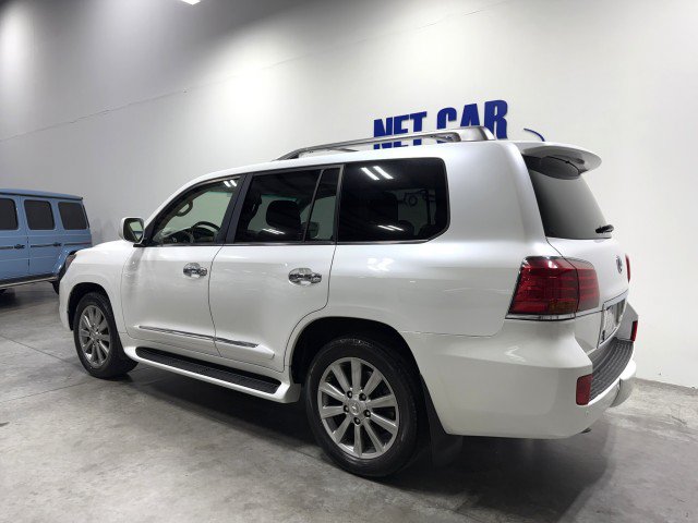 Used 2011 Lexus LX 570 4WD w/ Luxury Pkg image 9