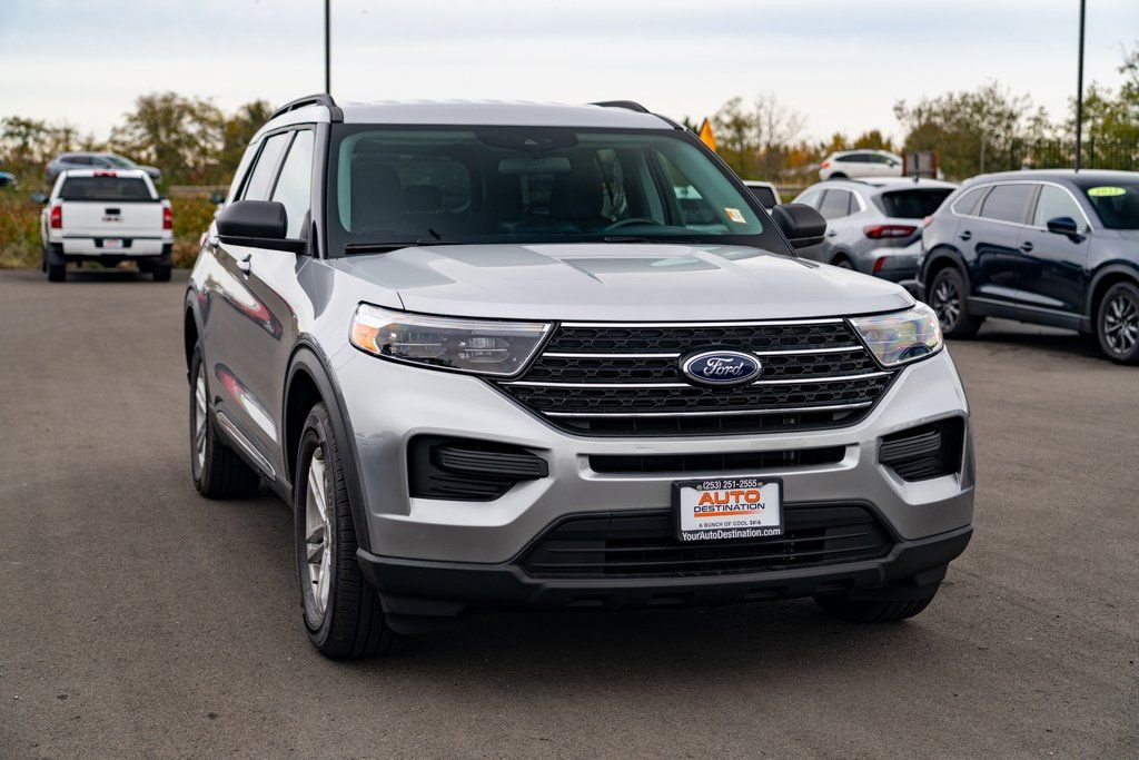 Used 2022 Ford Explorer XLT image 2