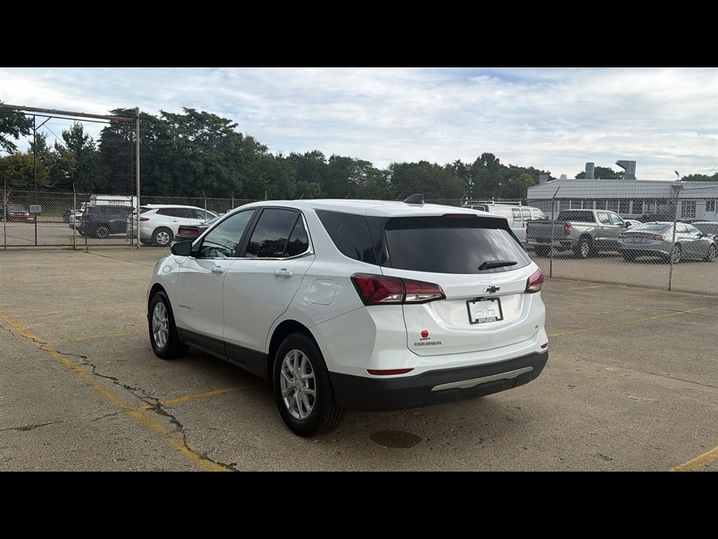 Used 2024 Chevrolet Equinox LT w/ LPO, Floor Liner Package FWD image 4