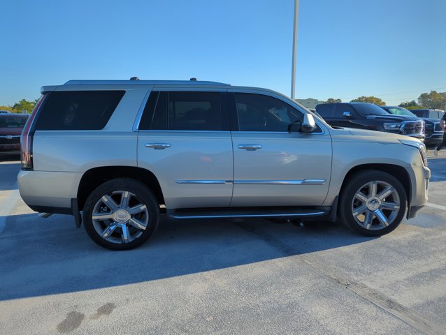 Used 2016 Cadillac Escalade Luxury image 4