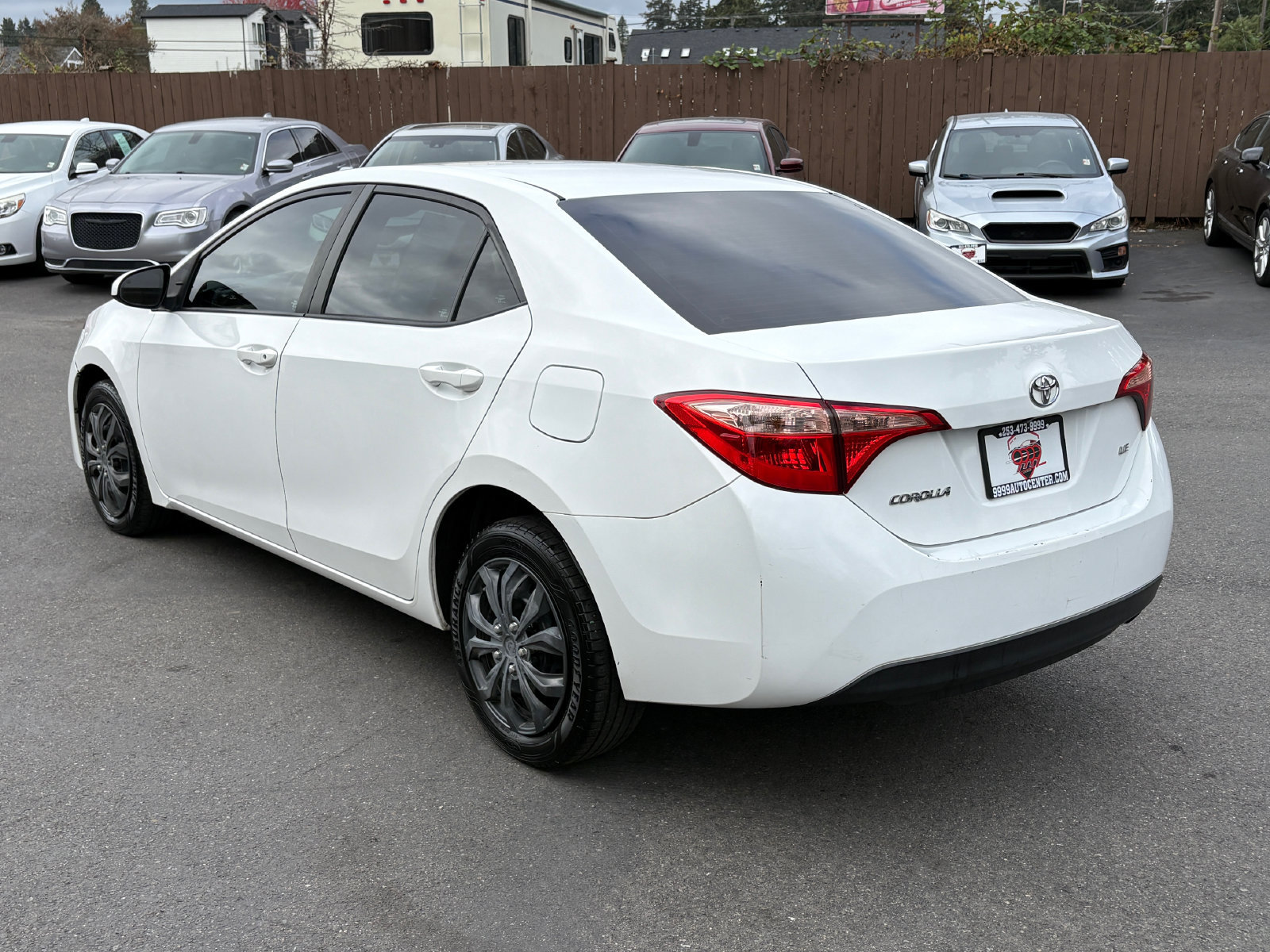 Used 2017 Toyota Corolla LE w/ Carpet Mat Package (TMS) FWD image 5
