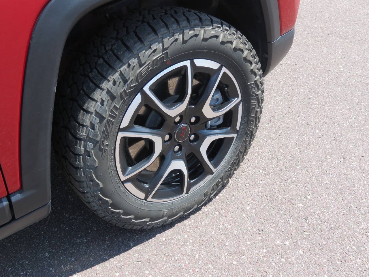 Used 2025 Jeep Compass Trailhawk w/ Trailhawk Convenience Group AWD/4WD image 8