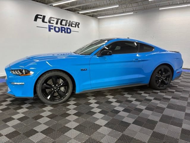 Used 2022 Ford Mustang GT w/ Equipment Group 301A RWD image 3