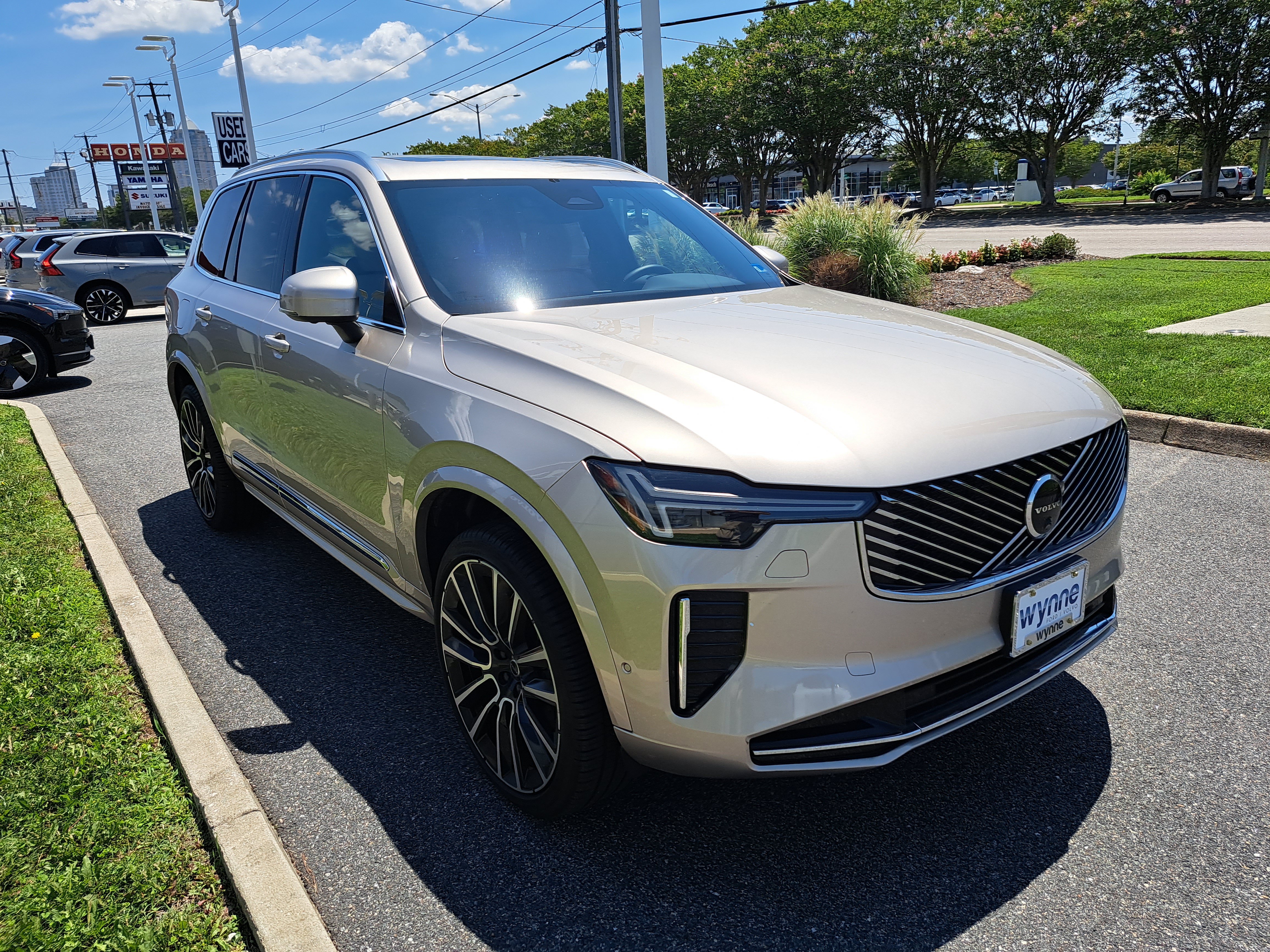 New 2025 Volvo XC90 B5 Plus AWD/4WD image 4