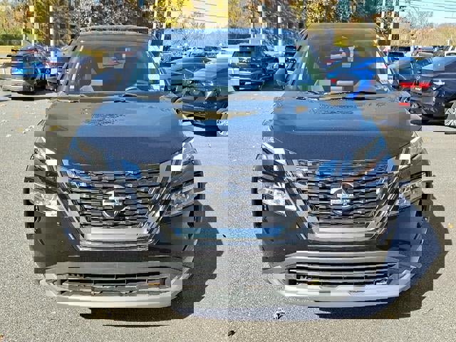 Used 2022 Nissan Rogue SV image 2