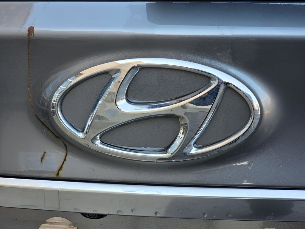 Used 2019 Hyundai Santa Fe SE w/ Cargo Package image 13