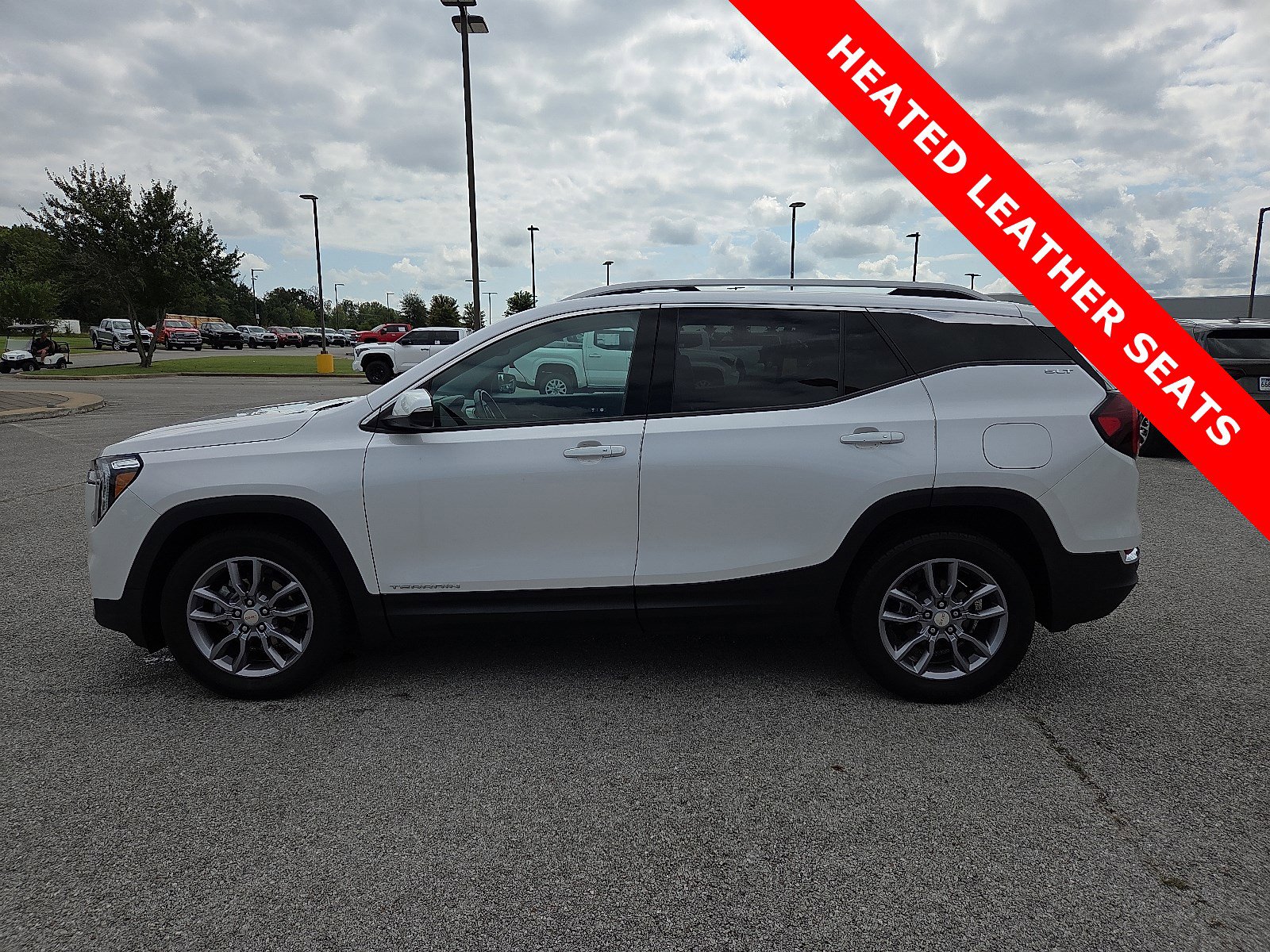 Used 2022 GMC Terrain SLT w/ Tech Package image 3