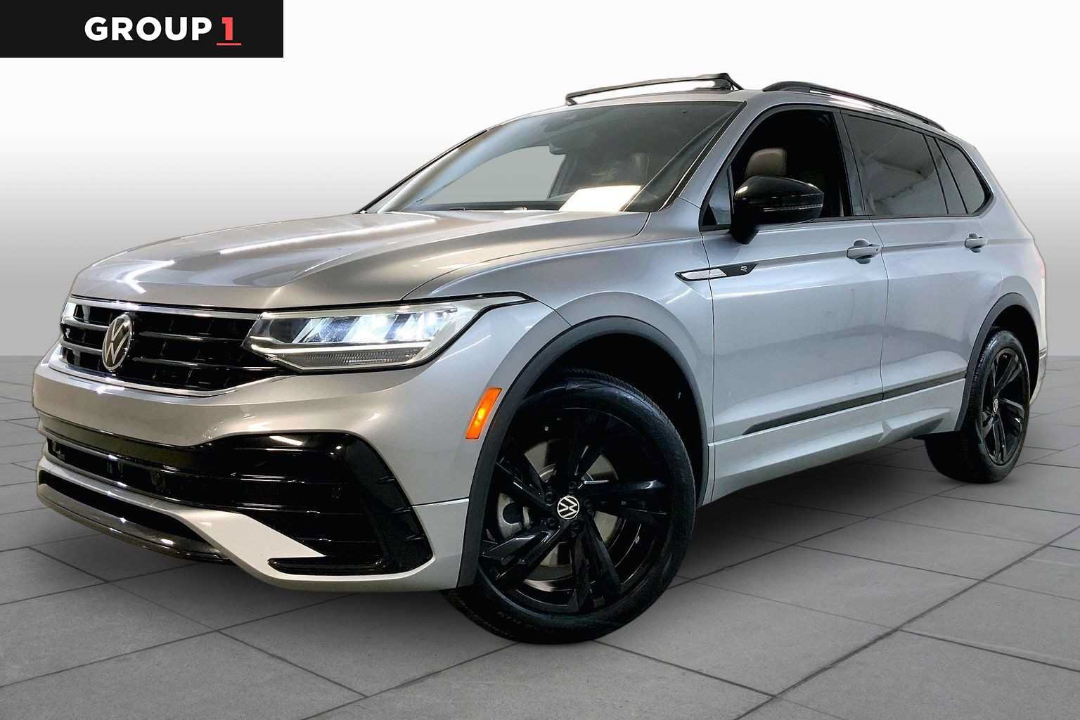 Used 2024 Volkswagen Tiguan SE R-Line AWD/4WD image 1