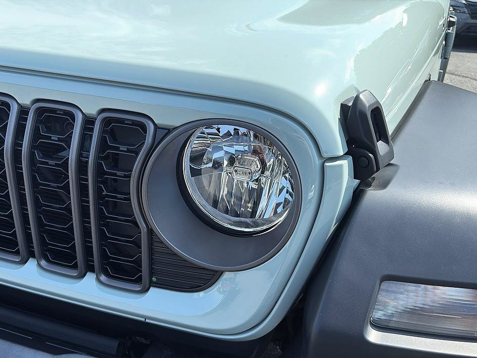 Used 2024 Jeep Wrangler Unlimited Sport AWD/4WD image 13
