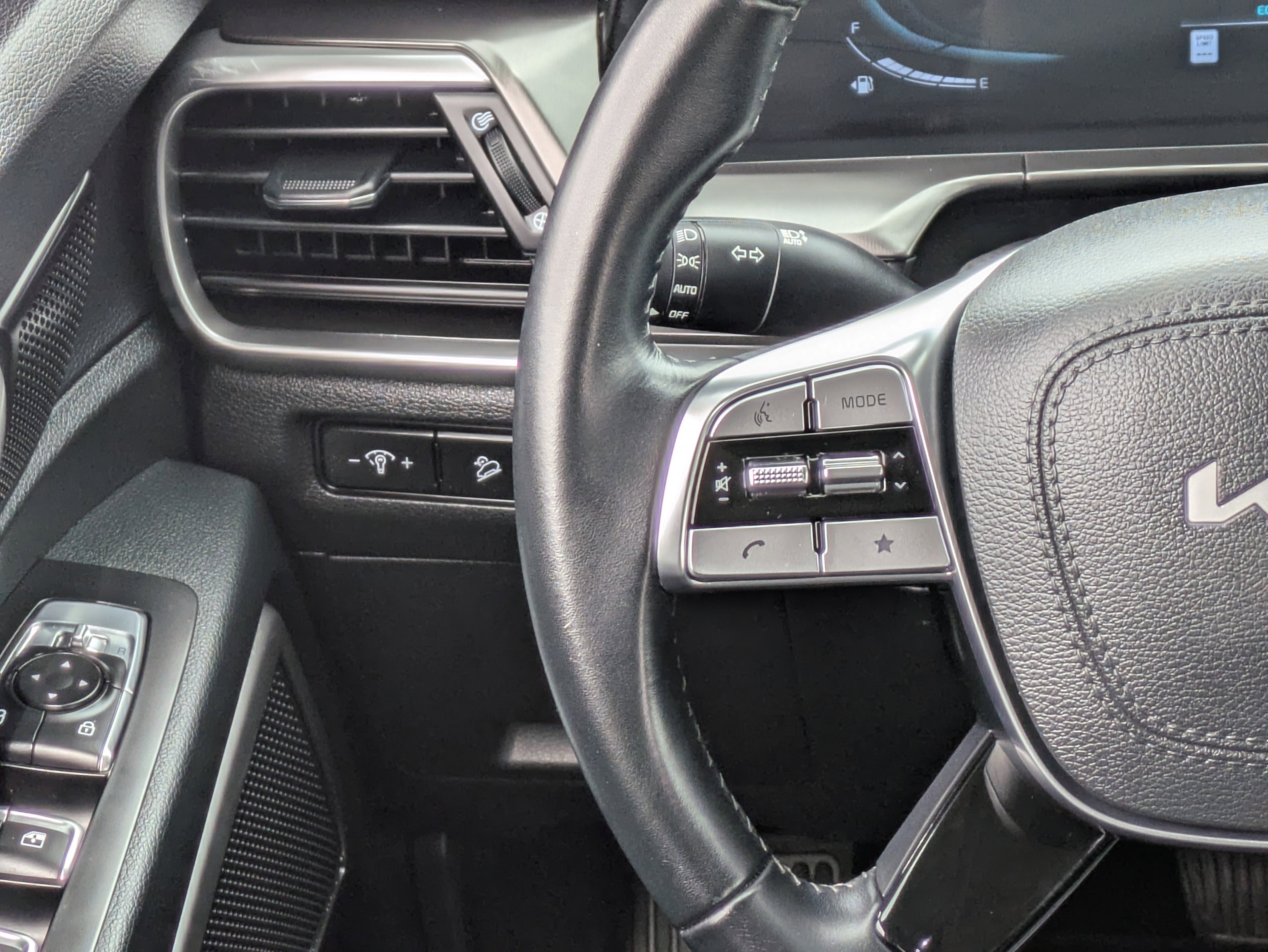 Used 2025 Kia Telluride S FWD image 24