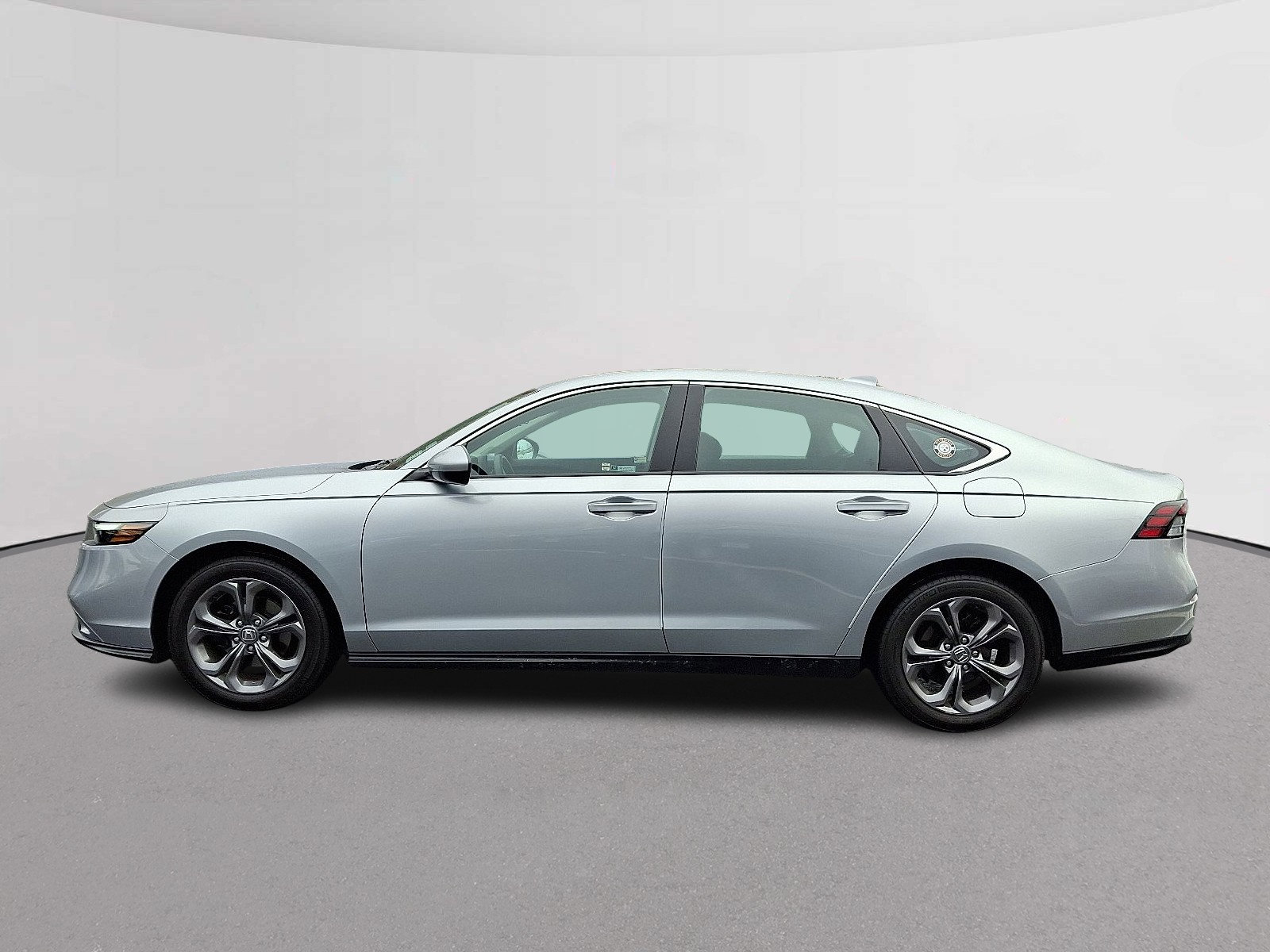 Used 2024 Honda Accord EX image 6