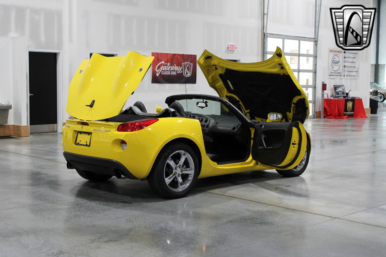 Used 2008 Pontiac Solstice GXP w/ Premium Package image 19