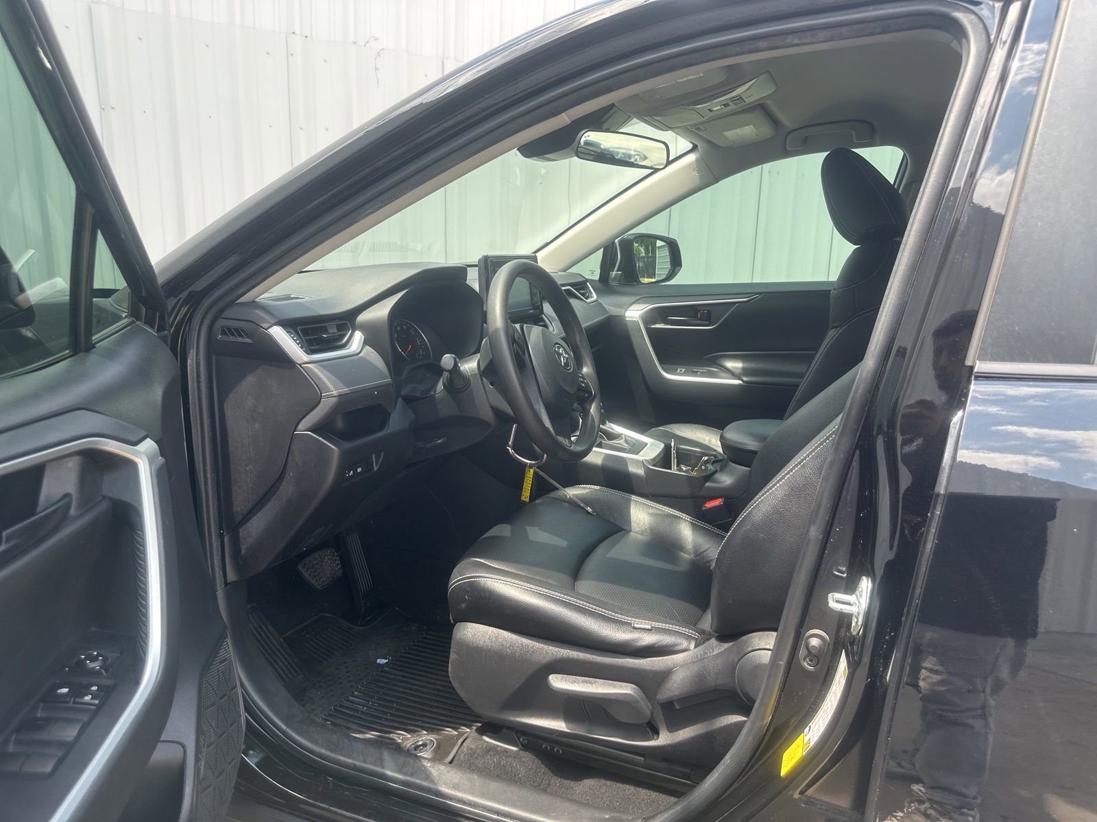 Used 2022 Toyota RAV4 LE FWD image 11