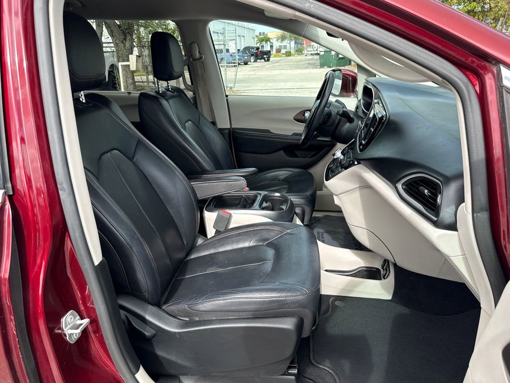 Used 2018 Chrysler Pacifica Touring-L image 23
