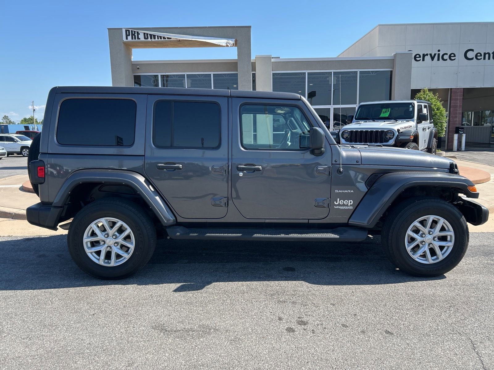 Used 2022 Jeep Wrangler Unlimited Sahara AWD/4WD image 4
