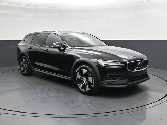 Used 2025 Volvo V60 B5 Cross Country Plus AWD/4WD image 2