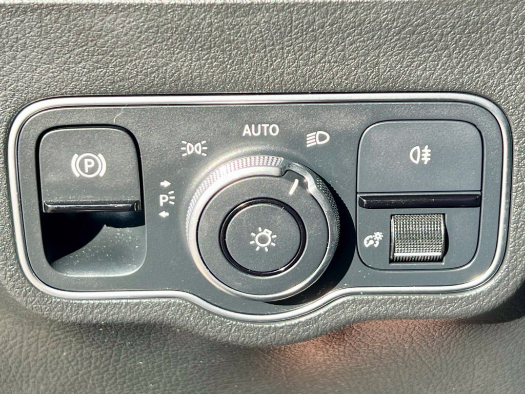 Certified 2023 Mercedes-Benz GLA 250 4MATIC image 36