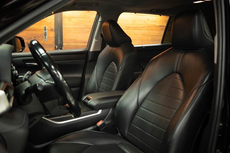 Used 2022 Toyota Highlander XLE FWD image 11