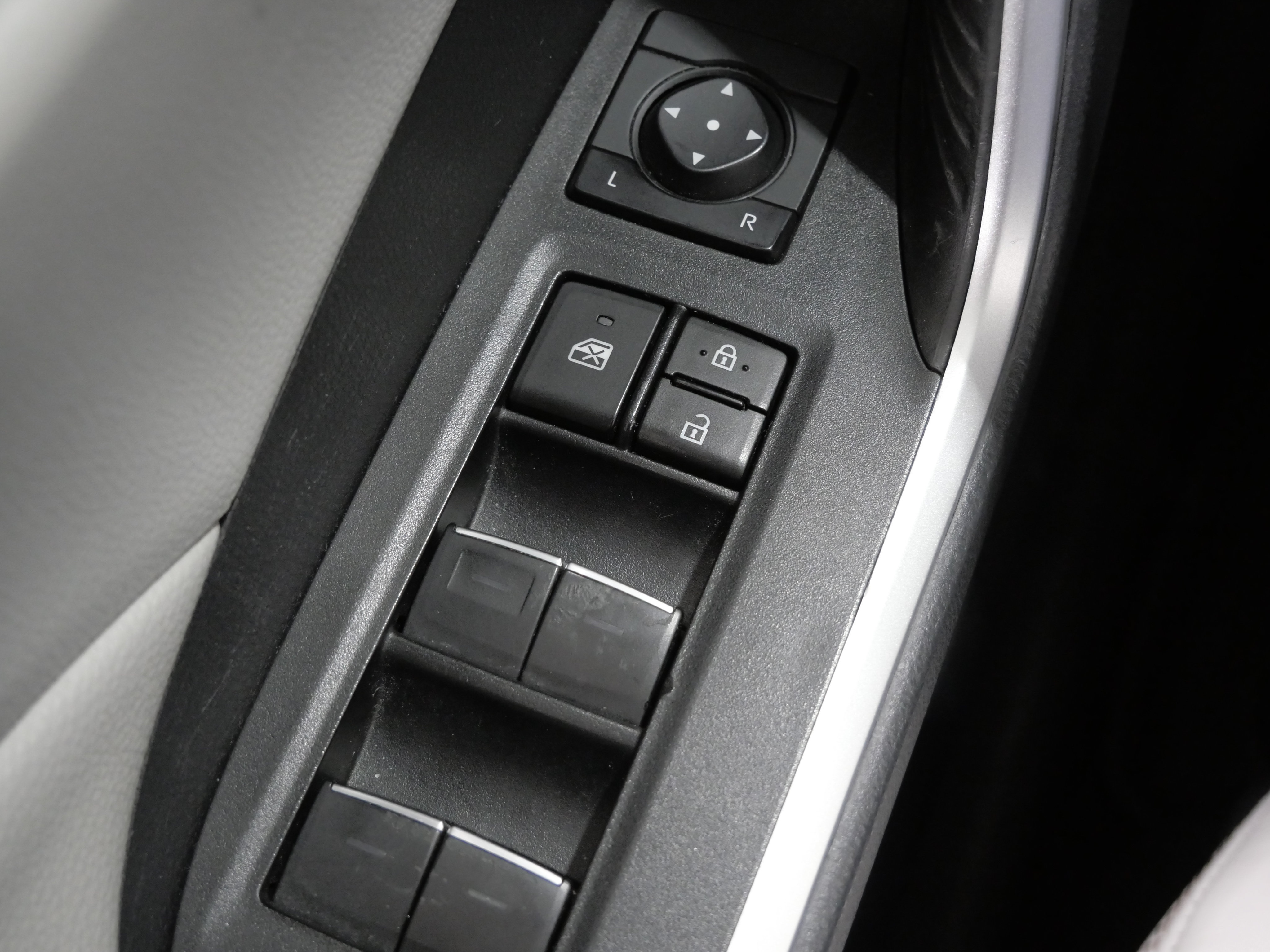 Used 2023 Toyota RAV4 XLE Premium AWD/4WD image 14