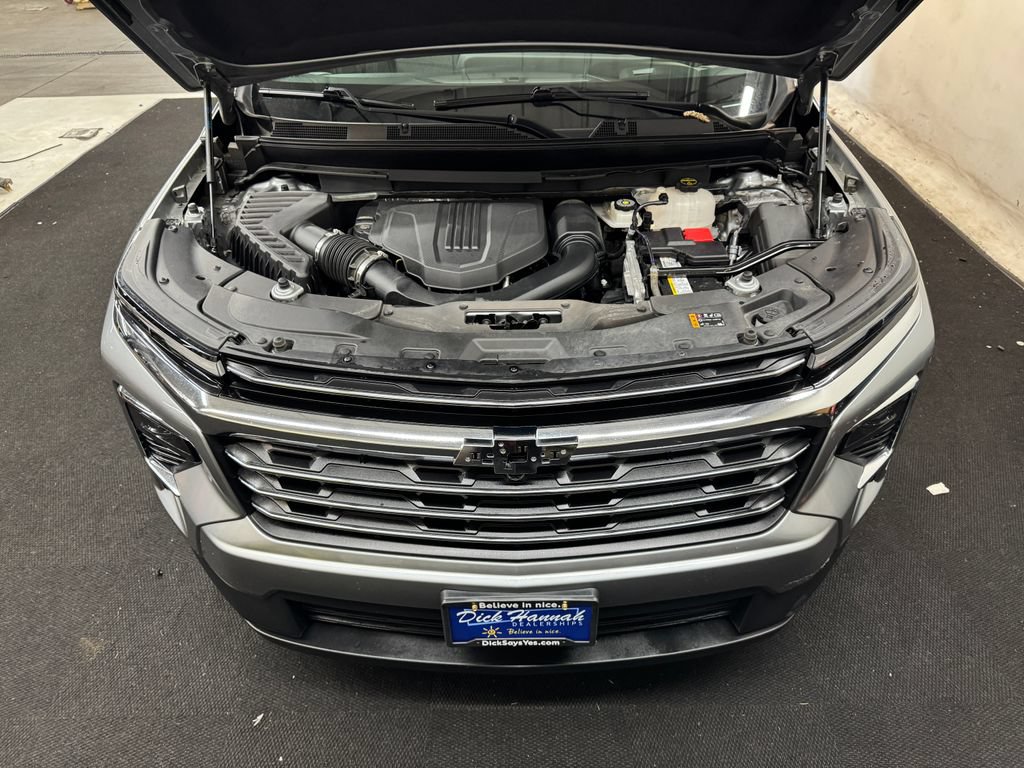 Used 2024 Chevrolet Traverse LT AWD/4WD image 11