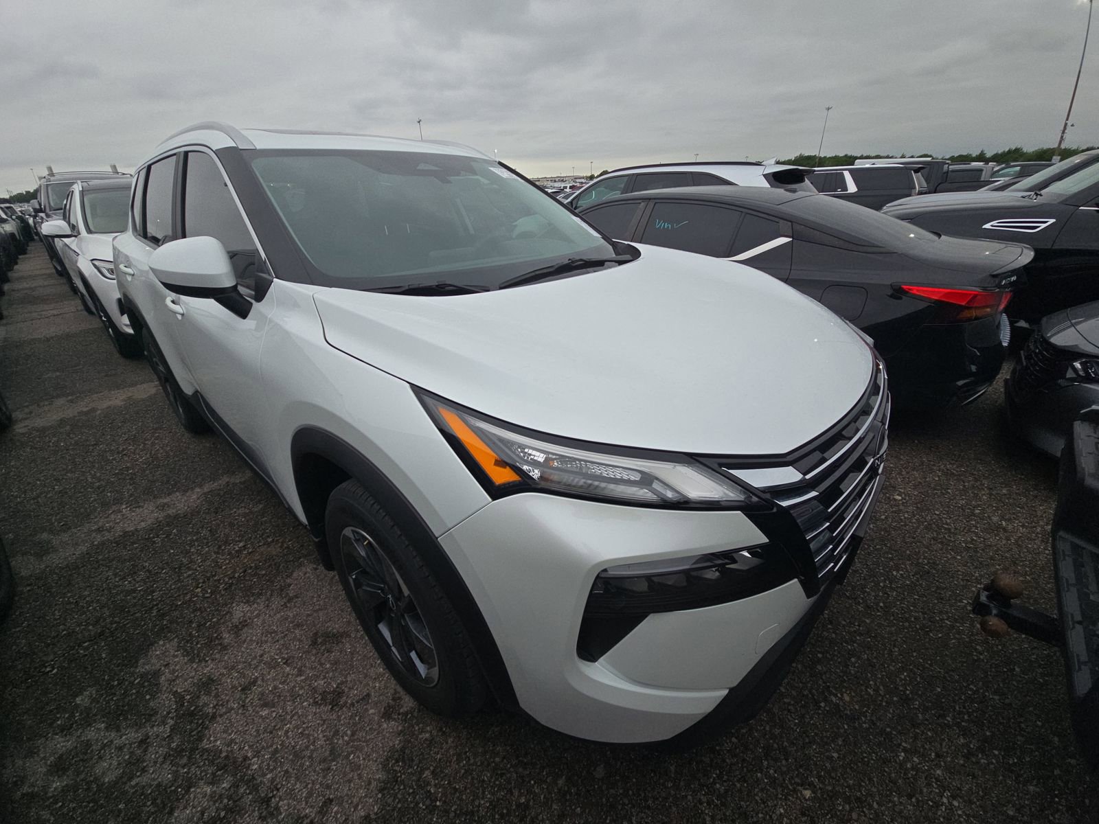 Used 2025 Nissan Rogue SV w/ SV Premium Package FWD image 6