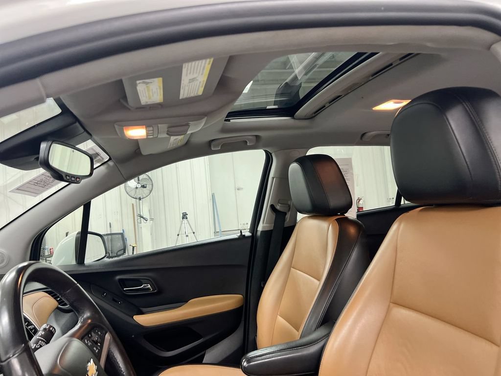 Used 2017 Chevrolet Trax Premier w/ Driver Confidence II Package FWD image 19