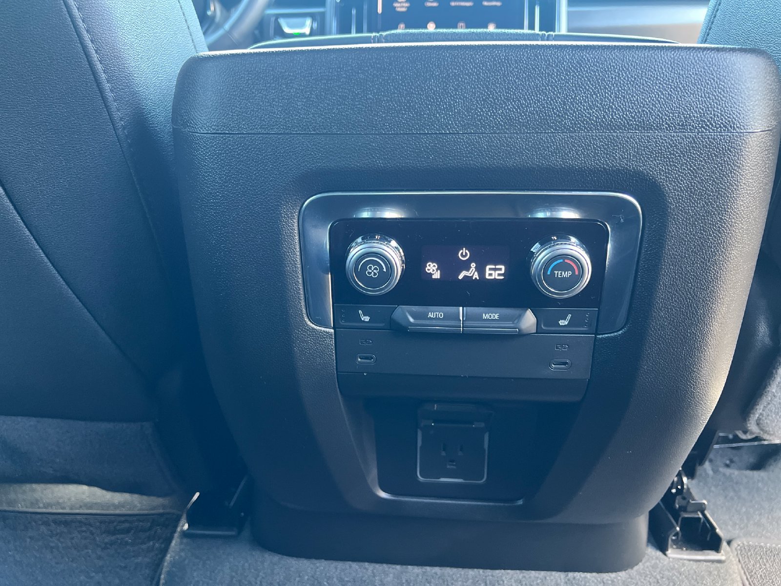 Used 2026 GMC Yukon AT4 w/ Premium Trailering Package AWD/4WD image 36