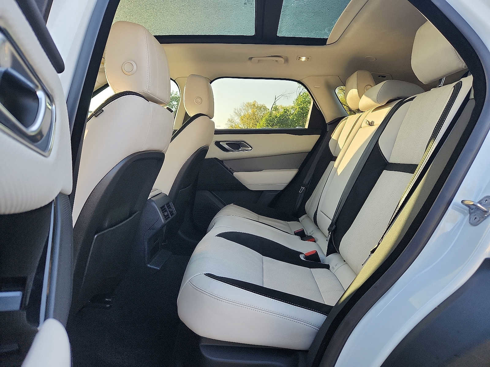 Used 2021 Land Rover Range Rover Velar S AWD/4WD image 10