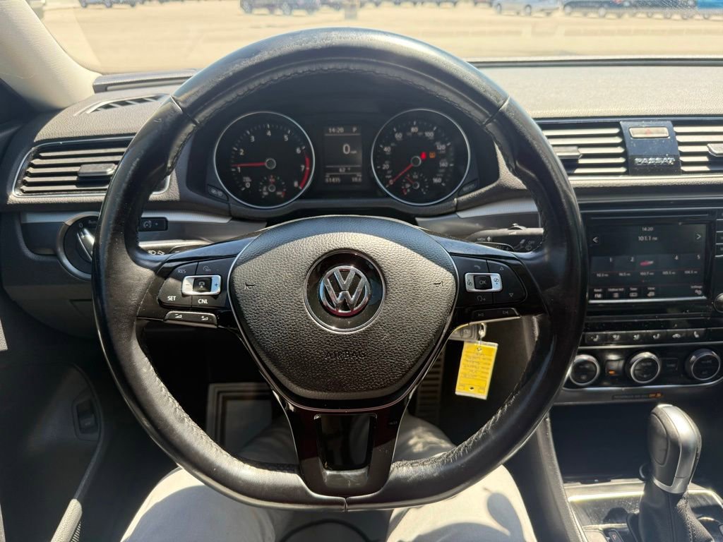 Used 2018 Volkswagen Passat 2.0T R-Line FWD image 13