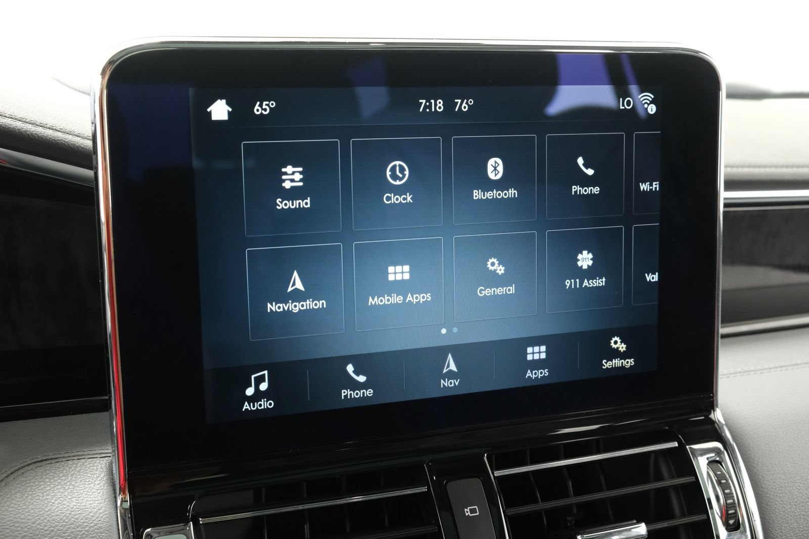 Used 2018 Lincoln Navigator Reserve w/ Technology Package AWD/4WD image 17