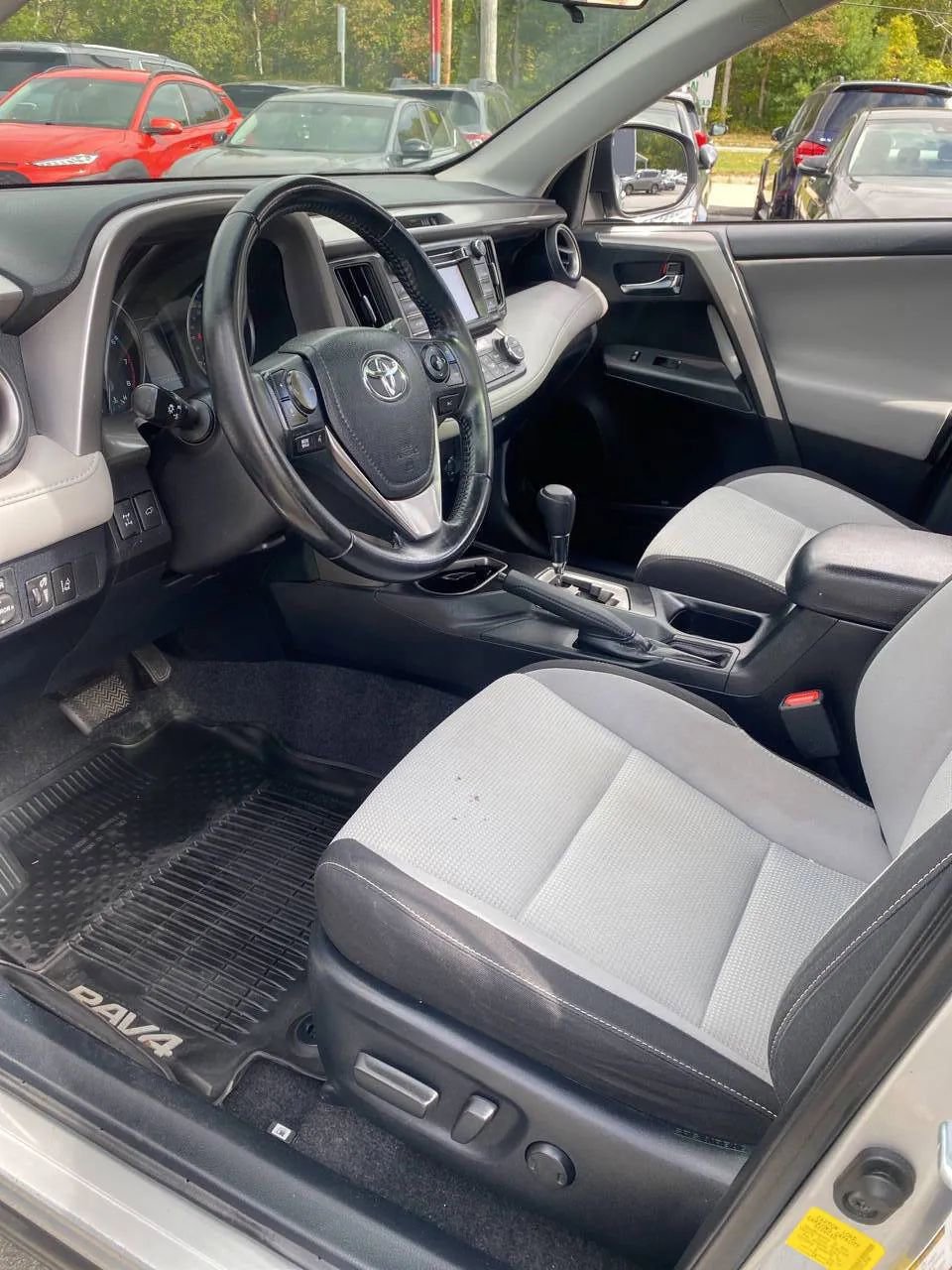 Used 2018 Toyota RAV4 XLE image 9