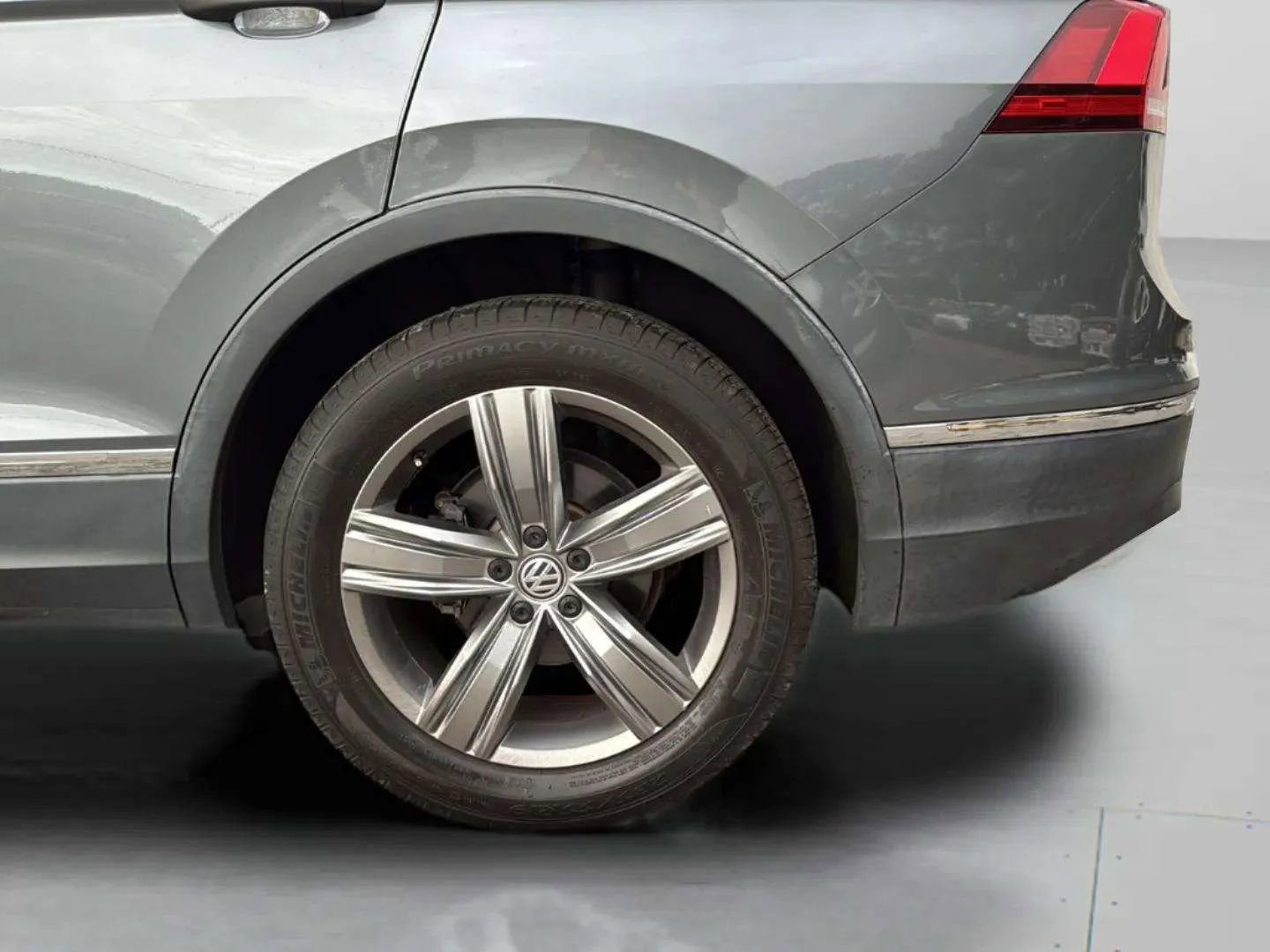 Used 2021 Volkswagen Tiguan SEL image 31