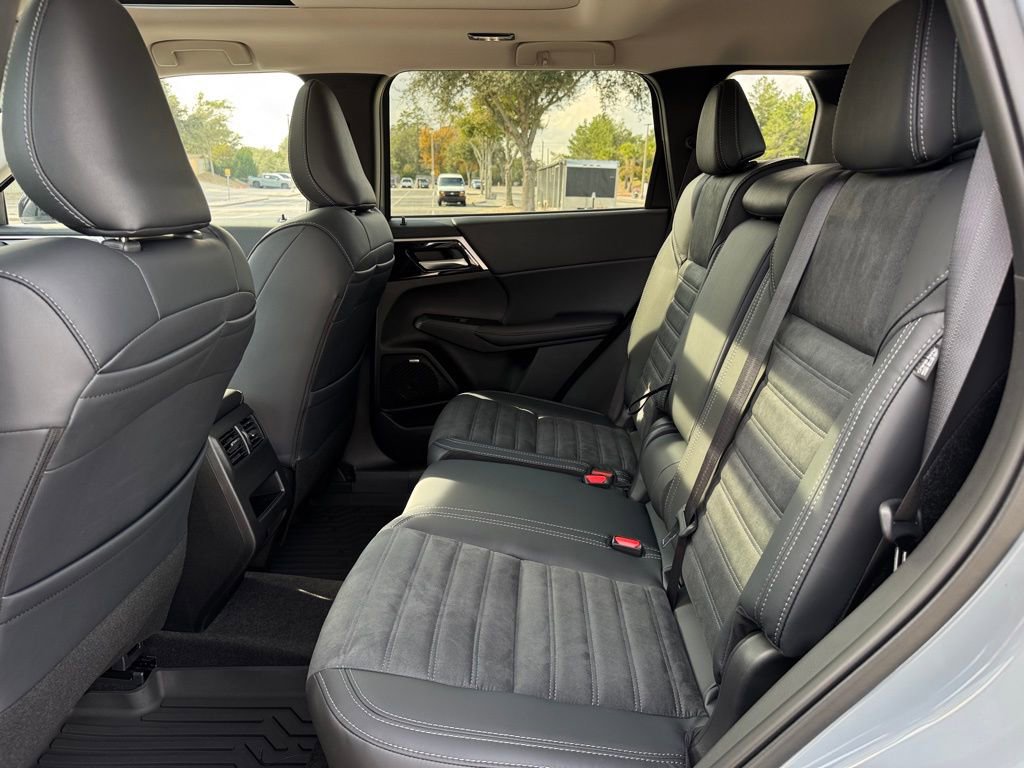 New 2026 Mitsubishi Outlander AWD image 15