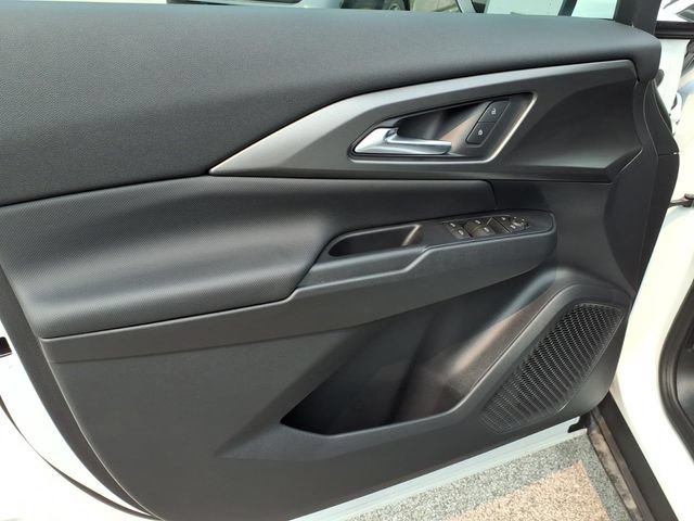 Used 2026 Chevrolet Equinox EV LT w/ LPO, All-Weather Mat Package FWD image 21