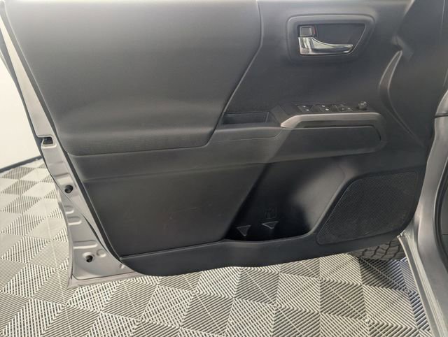 Used 2021 Toyota Tacoma TRD Off-Road w/ Technology Package AWD/4WD image 10