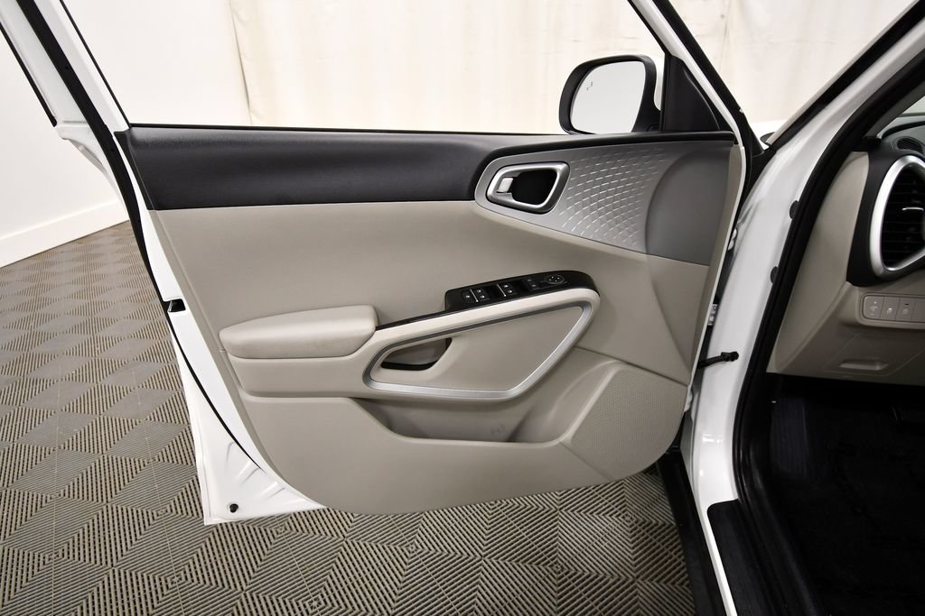 Certified 2025 Kia Soul LX FWD image 13