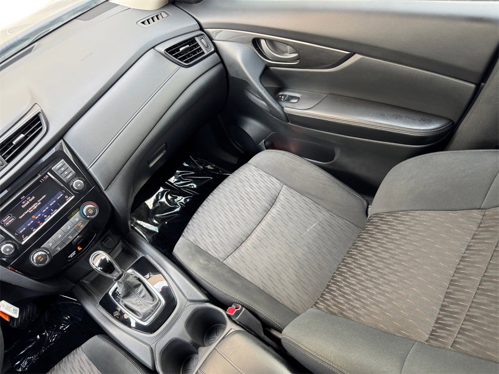 Used 2020 Nissan Rogue S image 17